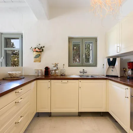 Sun Drop 1 With Private Pool, 5-min Walk To * Drios